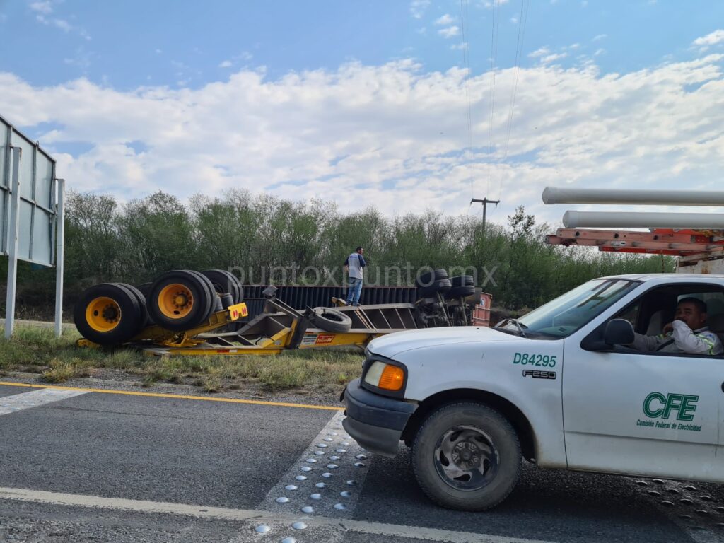 Trailer Se Atraviesa En La Nacional En Mmorelos Punto X Punto