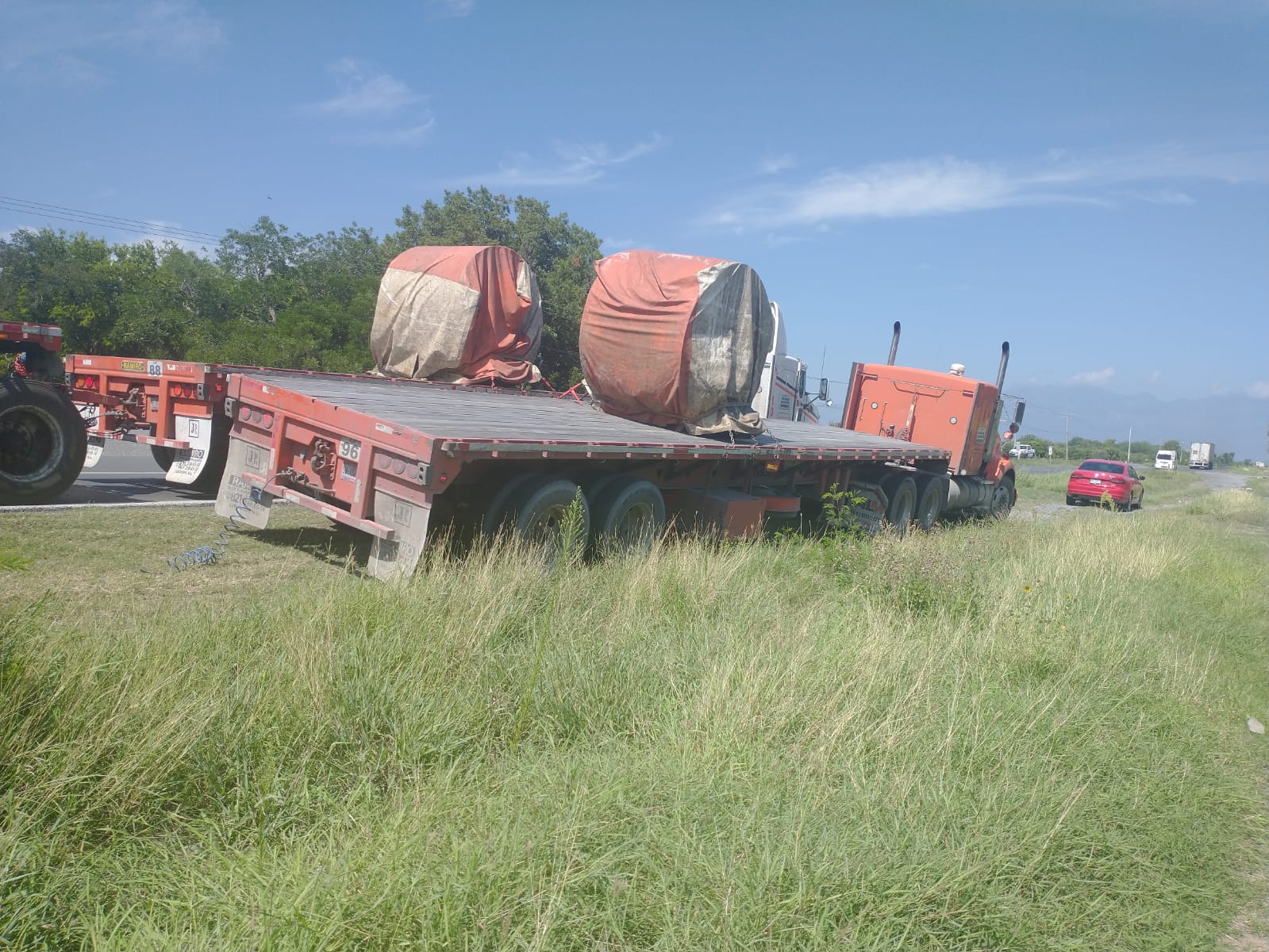 ACCIDENTE EN CARRETERA NACIONAL DE LINARES A HUALAHUISES VUELCA