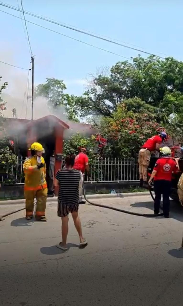 INCENDIO EN VIVIENDA MOVILIZA A PROTECCIÓN CIVIL EN MONTEMORELOS