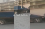 DIFUNDEN VIDEO DE MUJER LINARENSE QUE ENCUENTRA A SU ESPOSO CON OTRA Y LO CHOCA EN REPETIDAS OCASIONES