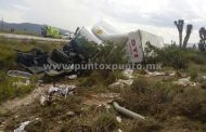 CHOCA CONTRA UN TRAILER, CHÓFER PIERDE LA VIDA, ACOMPAÑANTE SE ENCUENTRA GRAVE.