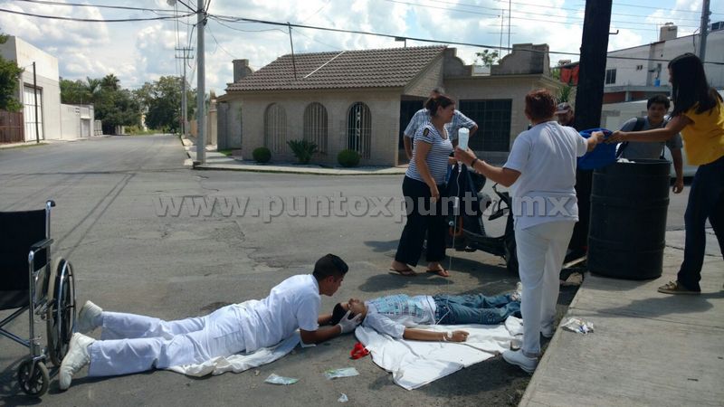 CONDUCTOR DE PIPA DE GAS CHOCA CON MOTOCICLISTA, RESULTAN ACOMPAÑANTE HERIDO.