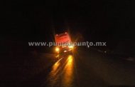 LLUVIAS PROVOCAN QUE AUTOBÚS QUEDE VARADO EN CARRETERA.