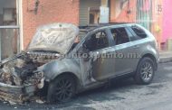 SE INCENDIA CAMIONETA EN CENTRO DE LINARES SE MOVILIZA PROTECCIÓN CIVIL.