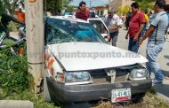 FUERTE CHOQUE ENTRE UN AUTO PARTICULAR Y UN TAXI, DEJA PERSONAS PRENSADAS