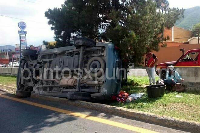 EDECANES Y ACOMPAÑANTE VUELCAN EN LA CARRETERA NACIONAL.