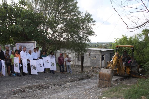 Arranca Javier Treviño obras de pavimentación en Colonia Emiliano Zapata