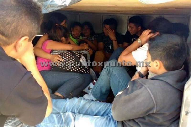 RETIENEN A 11 MIGRANTES QUE VIAJABAN ESCONDIDOS EN CAMIÓN.