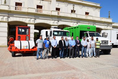 Entrega Javier Treviño  camión recolector de basura y barredoras a Servicios Públicos Básicos