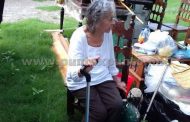 ABUELITA QUEDA EN LA CALLE CON TODO Y MUEBLES, SU HIJO LA SACA DE VIVIENDA.