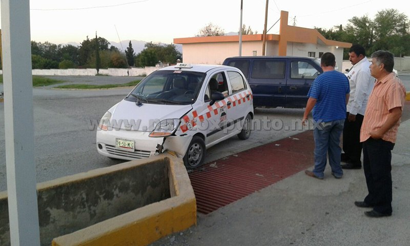 REPORTAN CHOQUE EN LA COLONIA INFONAVIT EN MONTEMORELOS.