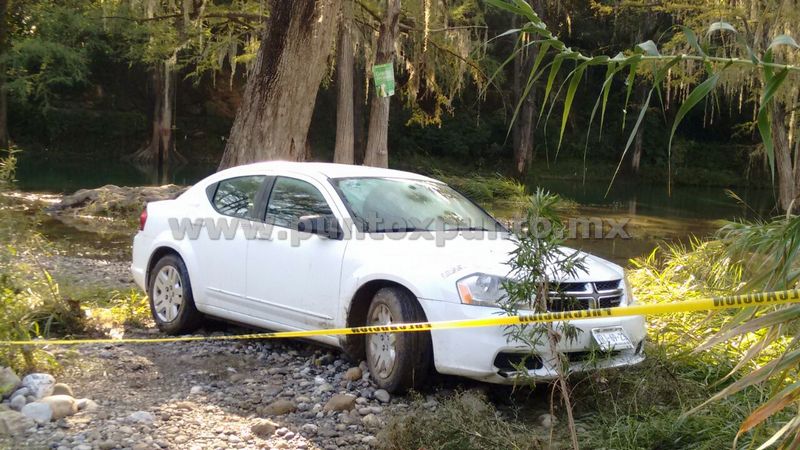 SE ROBAN VEHÍCULO EN ALLENDE LO DEJAN ABANDONADO EN EL RÍO.