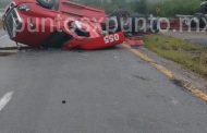 VUELCA TRÁILER EN LA CARRETERA NACIONAL EN MMORELOS Y CHOCA CON OTRO VEHÍCULO.