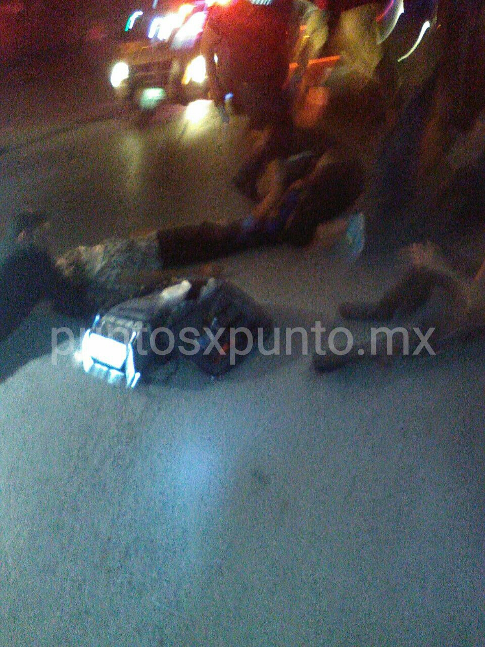 ATROPELLA CONDUCTOR DE MOTO A PEATONES EN CALLES DE MONTEMORELOS, LOS TRASLADAN AL HOSPITAL.