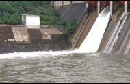 ABREN COMPUERTAS POR NIVEL DE PRESA EN SANTIAGO.