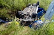 VUELCAN AUTO EN CARRETERA NACIONAL EN LINARES, TRIPULANTES VIVEN PARA CONTARLO.