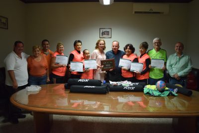 Entrega Javier Treviño reconocimientos a Campeonas Estatales de pelota tarasca