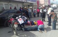 CAMIONETA IMPACTA MOTOCICLETA, REPORTAN DOS PERSONAS HERIDAS EN MMORELOS.