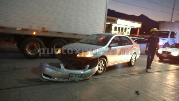 ACCIDENTE EN ROTONDA EN ALLENDE REPORTAN DAÑOS.