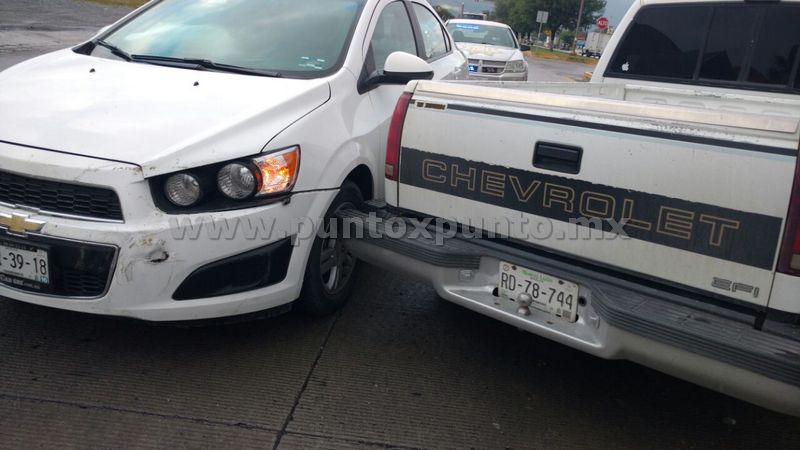 SE MOVILIZAN AGENTES DE TRANSITO POR CHOQUE EN CARRETERA NACIONAL EN ALLENDE.