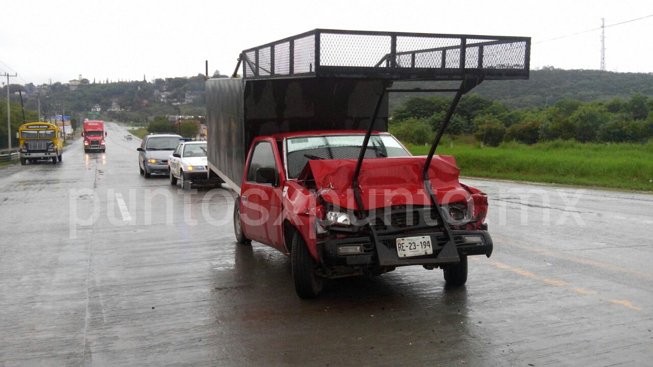 CHOQUE POR ALCANCE EN ALLENDE, REPORTAN DAÑOS Y DOS PERSONAS LESIONADAS.