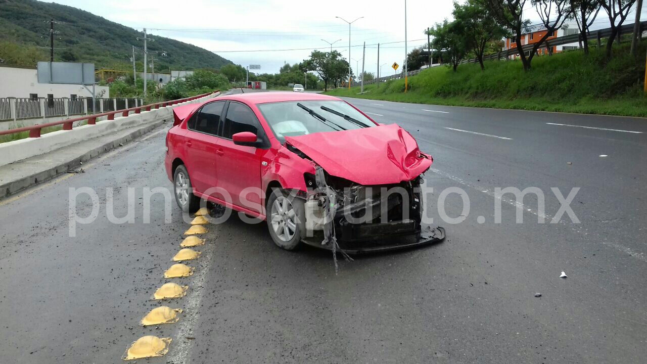 CHOCA EN CARRETERA NACIONAL EN SANTIAGO, REPORTAN DAÑOS.