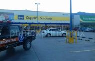 EVACUAN TIENDA COPPEL EN ALLENDE POR FUGA DE GAS LP DE EQUIPO EN CAMIONETA.