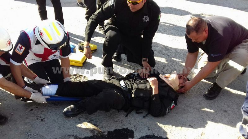 ATROPELLAN A POLICIA EN CRUCE DE CALLES EN BARRIO ZARAGOZA EN MONTEMORELOS.