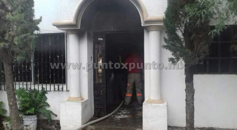 CORTO CIRCUITO GENERA EL INCENDIO EN UNA VIVIENDA, SE MOVILIZA PROTECCIÓN CIVIL.