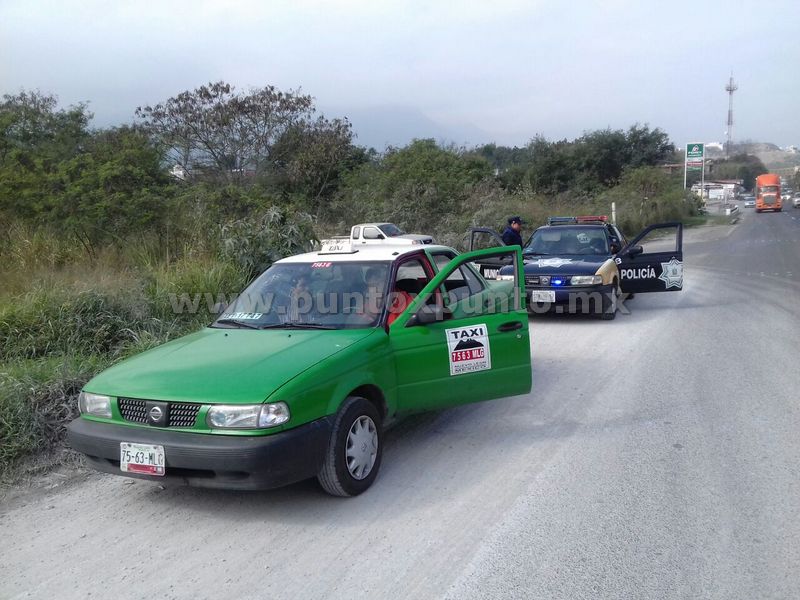 REALIZA POLICIA Y TRÁNSITO DE SANTIAGO OPERATIVO TAXI SEGURO.