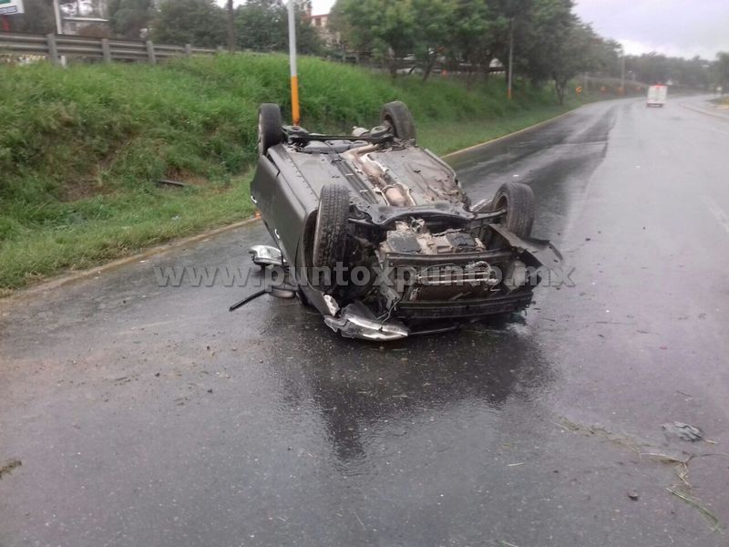 VOLCADURA EN CARRETERA NACIONAL EN SANTIAGO, REPORTAN PERSONAS HERIDAS.