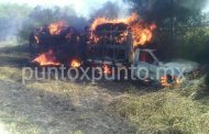 CHISPA EN UNA BALATA GENERA INCENDIO EN UN VEHÍCULO DE CARGA.