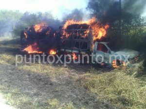 CHISPA EN UNA BALATA GENERA INCENDIO EN UN VEHÍCULO DE CARGA.