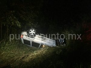 VOLCADURA EN CAMINO A OJO DE AGUA EN MONTEMORELOS.