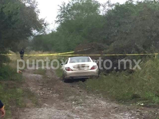 ROBAN AUTO EN PRESA DE SANTIAGO, LO RECUPERAN EN CADEREYTA TRAS PERSECUCIÓN Y TIROTEO, DELINCUENTES ESCAPAN.