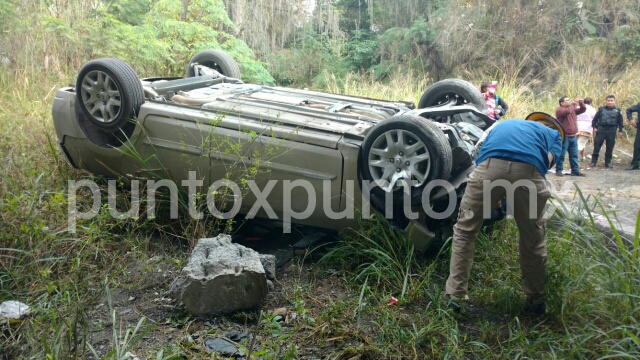 CAE PAREJA DE ABUELITOS A PUENTE DE RIO RAMOS