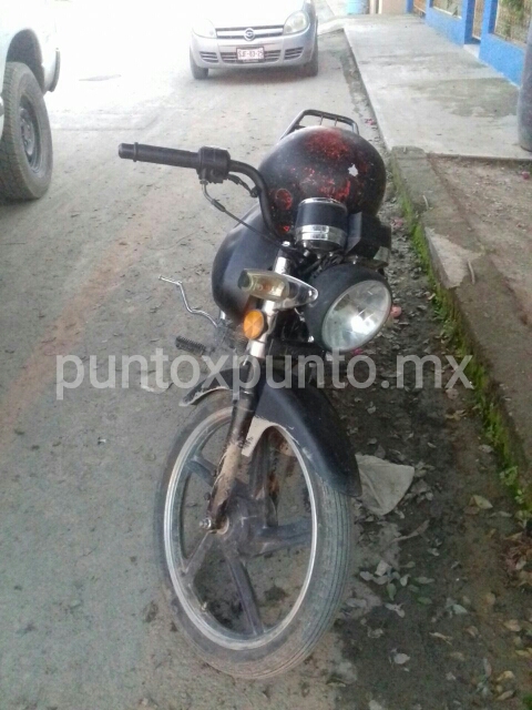 DETIENEN A JOVEN CONDUCIENDO MOTO ROBADA