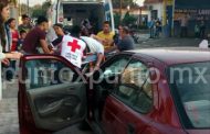 CONVULSIONA MIENTRAS ESPERABA LAVAR SU AUTO, LO TRASLADAN INCONSIENTE A UN HOSPITAL.