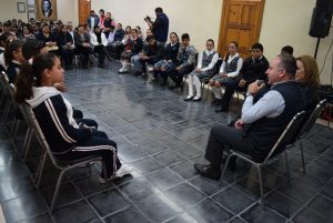 En  “Diálogo Joven” Javier Treviño interactuó con estudiantes de Secundaria