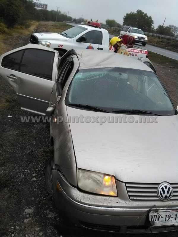 DERRAPAN Y SALEN DE CARRETERA NACIONAL, REPORTAN VARIOS HERIDOS.