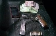 DETIENEN A TRES LES ENCUENTRAN ARMAS DE FUEGO Y DINERO EN EFECTIVO