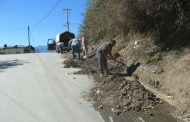 Realizan mantenimiento y limpieza de caminos