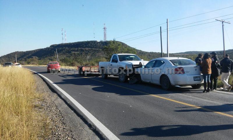 CHOQUE DE FRENTE EN AVENIDA DE MMORELOS, REPORTAN PERSONAS LESIONADAS.