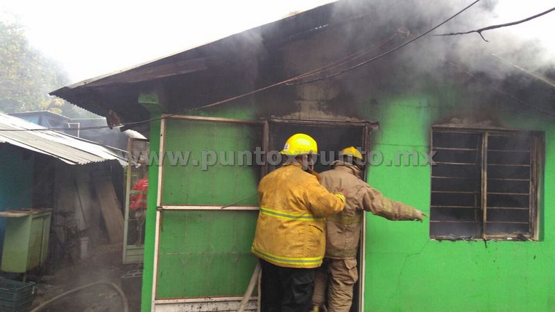 SE INCENDIA VIVIENDA EN MONTEMORELOS, FAMILIA PIERDE TODO.