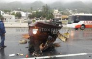 HABITANTE DE MONTEMORELOS VUELCA AUTOMÓVIL EN CARRETERA NACIONAL EN SANTIAGO.