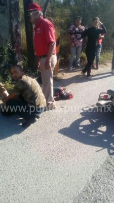 CAE DE MOTOCICLETA Y SE FRACTURA, LO TRASLADAN A HOSPITAL EN MONTERREY.