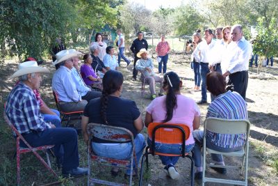 Visita Javier Treviño Comunidad Los Cuates