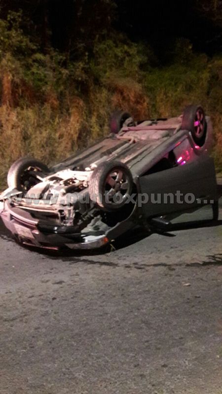 CHÓFER SALE ILESO AL VOLCAR EL AUTOMÓVIL QUE MANEJABA.