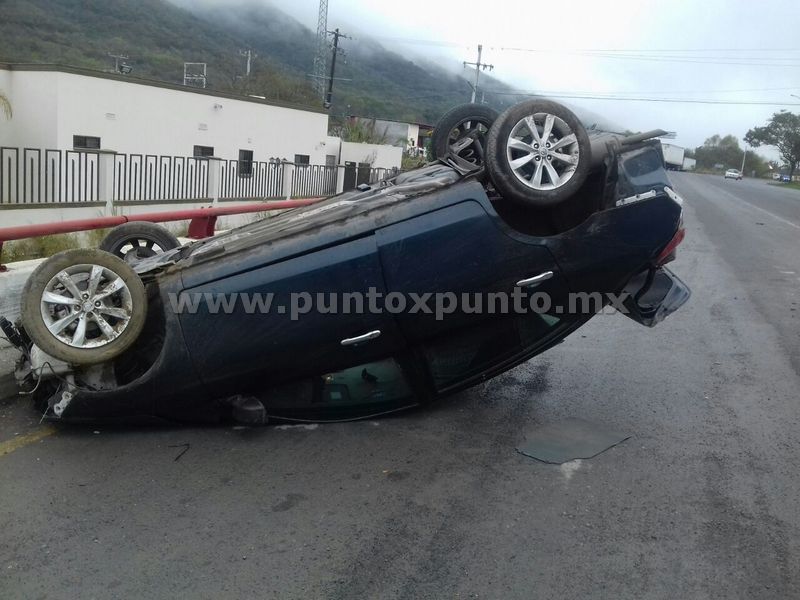 MUJER VUELCA SU AUTOMÓVIL EN CARRETERA NACIONAL