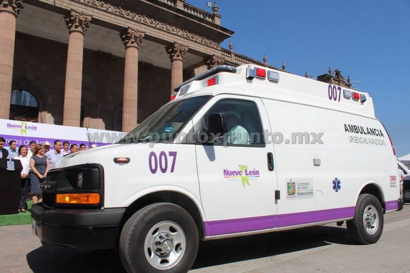 CONSIGUE EL ALCALDE DOS AMBULANCIAS PARA MONTEMORELOS